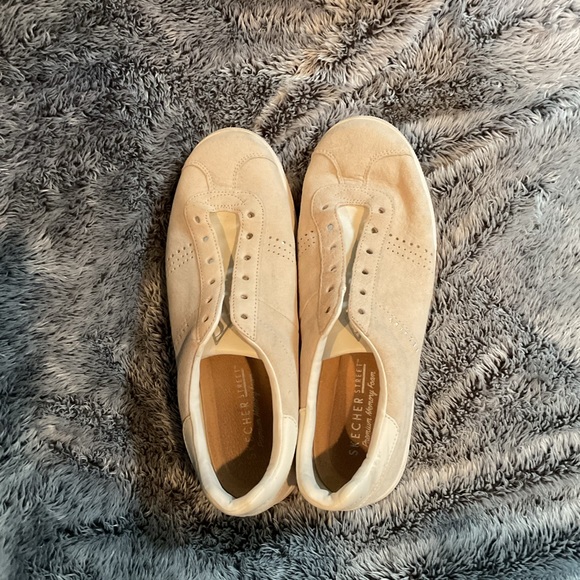 Women’s Skechers Sport Shoes - Picture 2 of 4